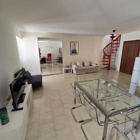 La Torretta Apartment Peschiera del Garda Dış mekan fotoğraf